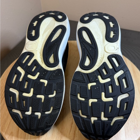 Brooks Men’s adrenaline GTS 24 running shoes - Picture 8 of 10